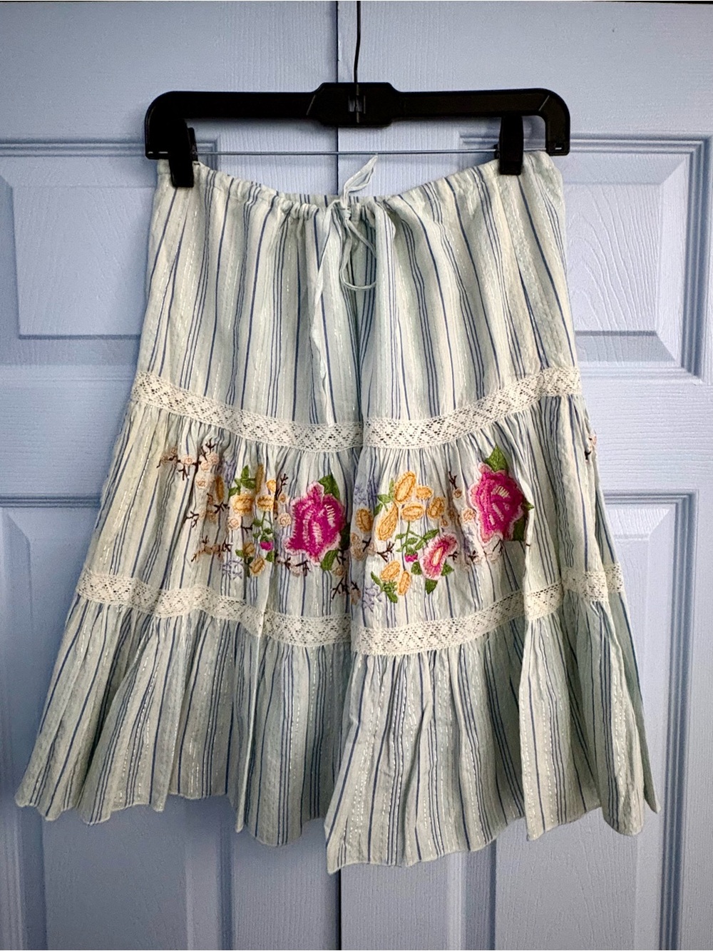 ZOE D. Embroidered Floral drawstring Midi Skirt - Light Blue w lace trim sz XS